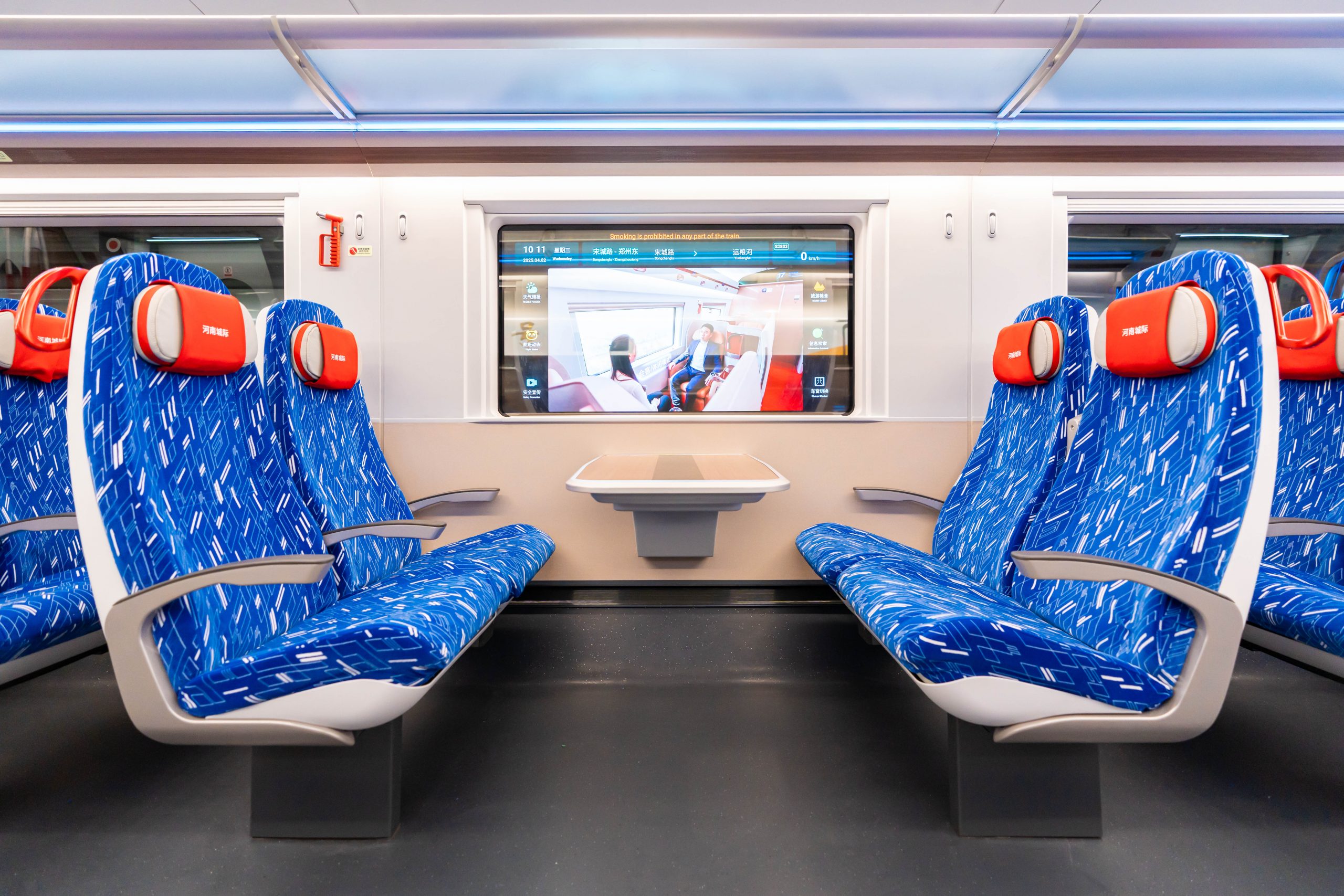 中国、新型都市間列車に「スマート窓」搭載　1500超のセンサーで安全管理